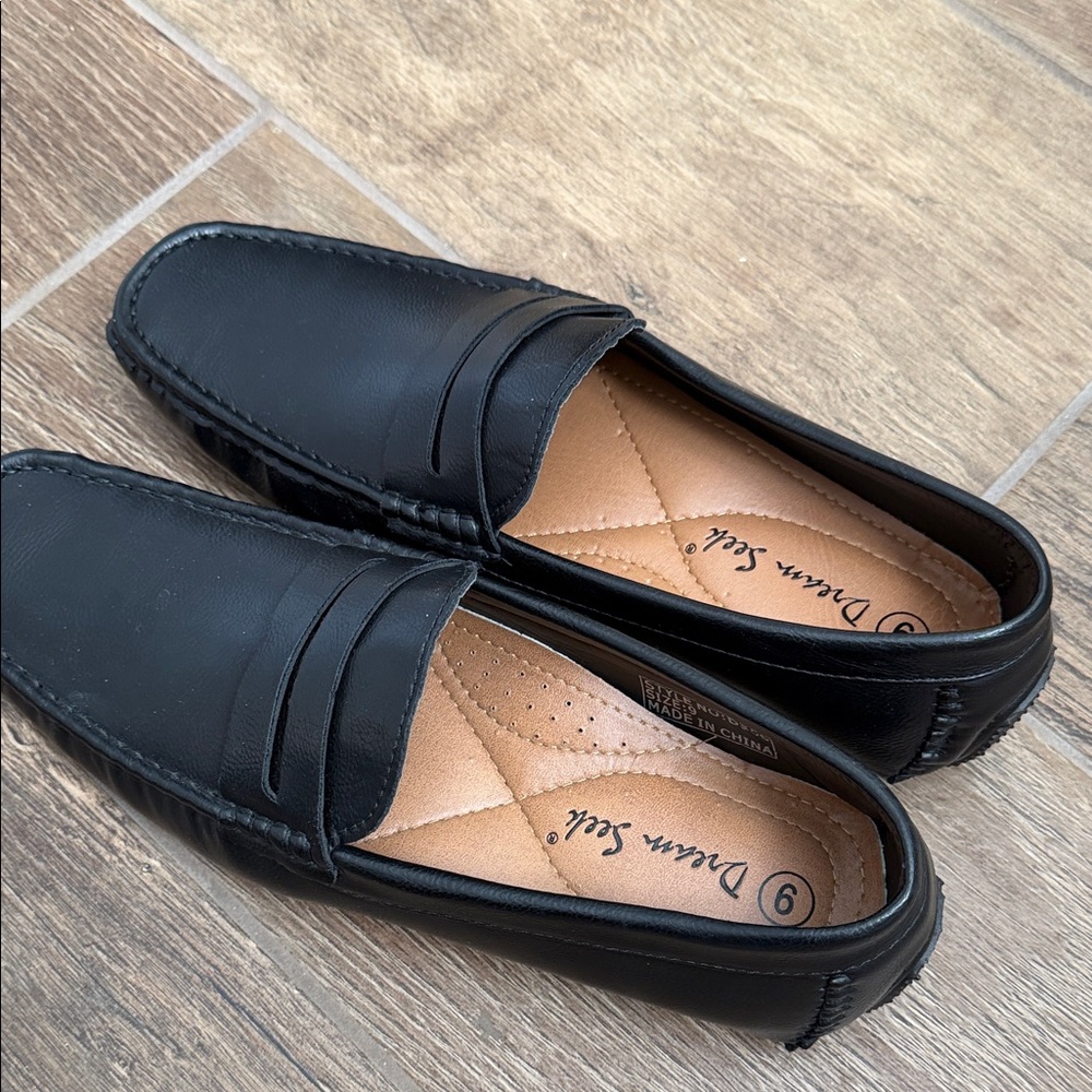 NWOT Black Men's Loafers - Picture 5 of 5